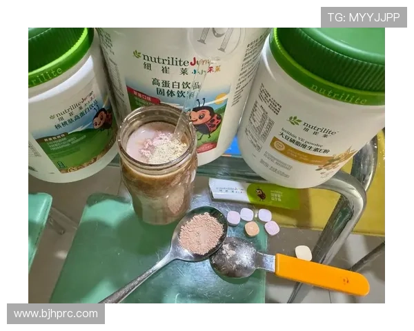 朱雪莹家的冰箱里塞满蛋白粉，连饮料都是按克称着喝的