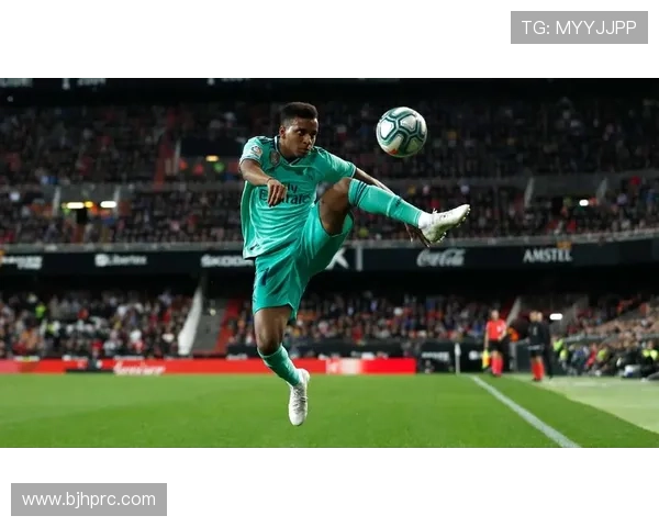 瓦伦西亚保级形势变化：当前阶段面临竞争压力，对球队赛季表现产生直接影响